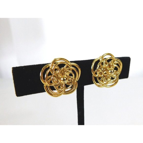 Signed Trifari Gold Tone Flower Swirl Earrings Comfort Clip on - Picture 4 of 7